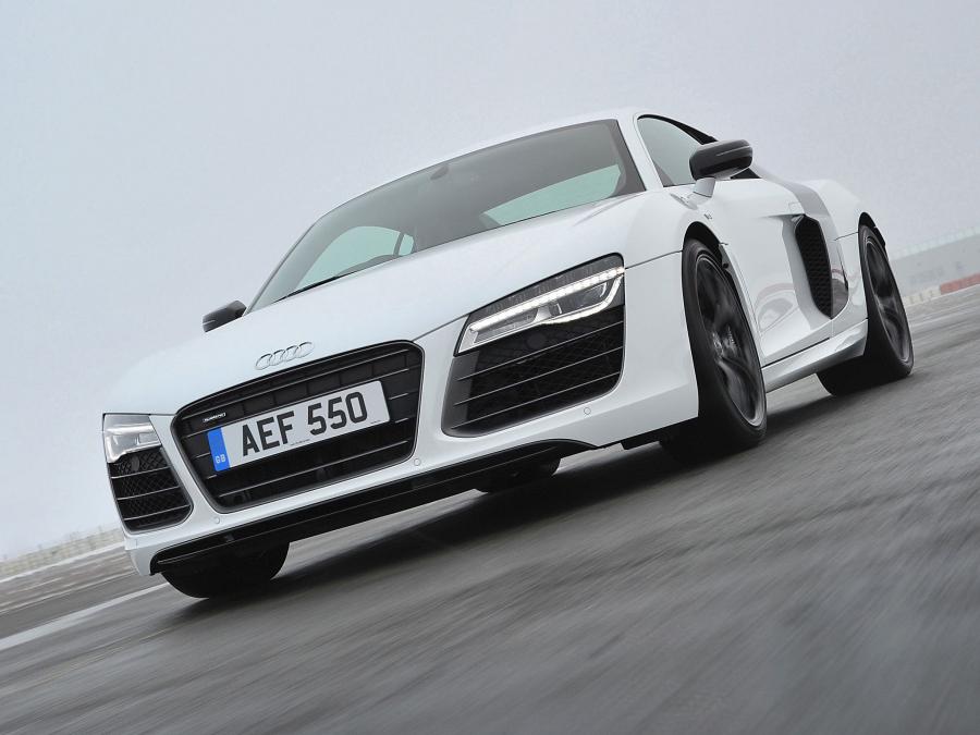  Audi R8 V10 Plus 2013 года  (UK) (фото 2 из 15)